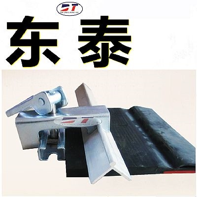 廠家加工導(dǎo)料槽兩側(cè)易拆卸夾持器 鍍鋅夾持器 不銹鋼帶手柄壓板夾持器