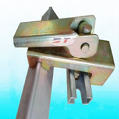 生產(chǎn)鍍鋅壓板手柄角鋁夾持器 導(dǎo)料槽兩側(cè)固定防溢裙板加持器